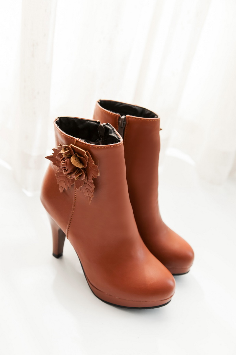 low heel zip ankle boots